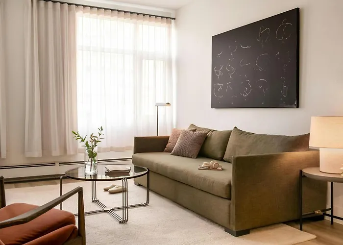 Deluxe One-Bedroom Apartment