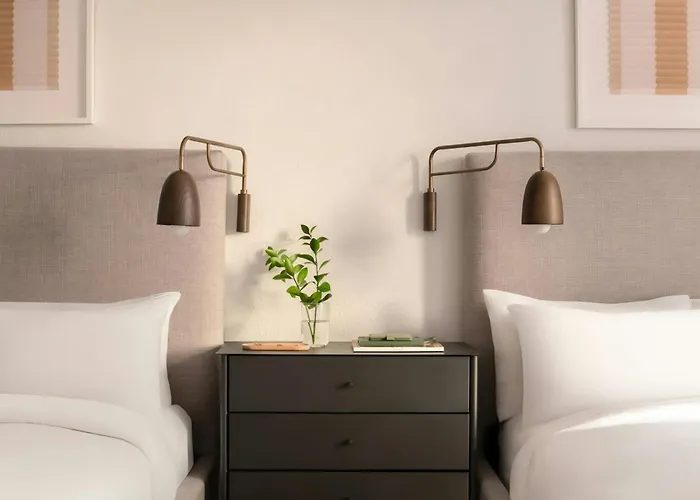 Deluxe One-Bedroom Apartment